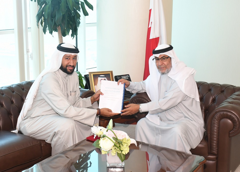 بمناسبة فوزه بالمركز الأول في  جائزة عبد العزيز الراجحي لخدمة السنة النبوية، وزير شؤون مجلسي الشورى والنواب يستقبل الباحث أحمد سالم