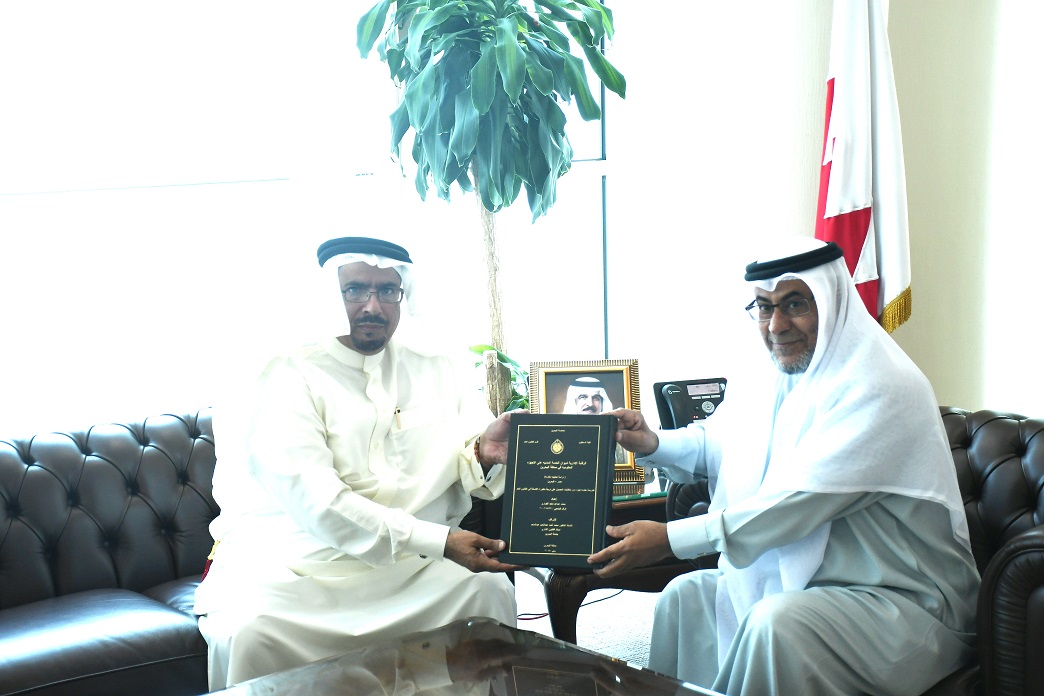 وزير شؤون مجلسي الشورى والنواب يستقبل الدكتور محمد الكواري