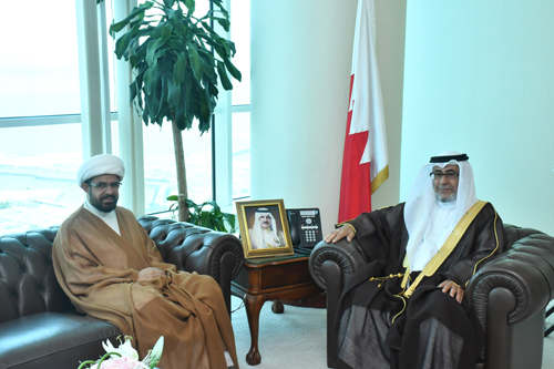 وزير شؤون مجلسي الشورى والنواب يستقبل النائب مجيد العصفور