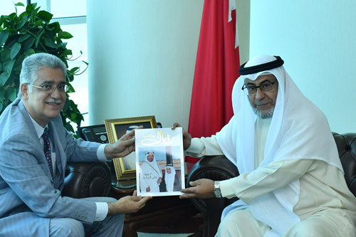 بمناسبة صدور العدد الأول من مجلة  "رويال"  وزير شؤون مجلسي الشورى والنواب يستقبل السيد حافظ عبدالغفار
