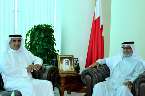 وزير شؤون مجلسي الشورى والنواب يلتقي وزير الإسكان