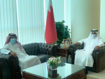 سعادة وزير شؤون مجلسي الشورى والنواب يستقبل سعادة النائب محمد خليفة بوحمود
