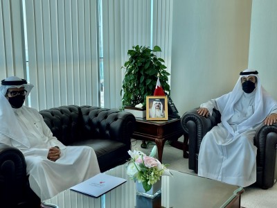 وزير شؤون مجلسي الشورى والنواب يستقبل الرئيس التنفيذي لمركز الاتصال الوطني