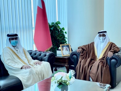سعادة وزير شؤون مجلسي الشورى والنواب يستقبل سعادة السفير عبدالله بن فيصل جبر الدوسري