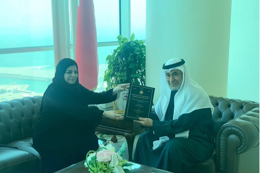 وزير شؤون مجلسي الشورى والنواب يستقبل الدكتورة جواهر  العبدالرحمن